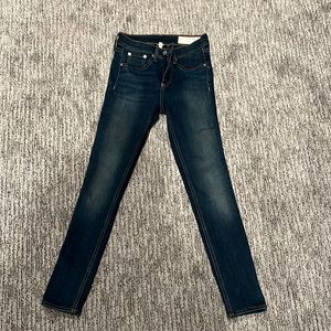 Like new Rag & Bone skinny jeans size 24